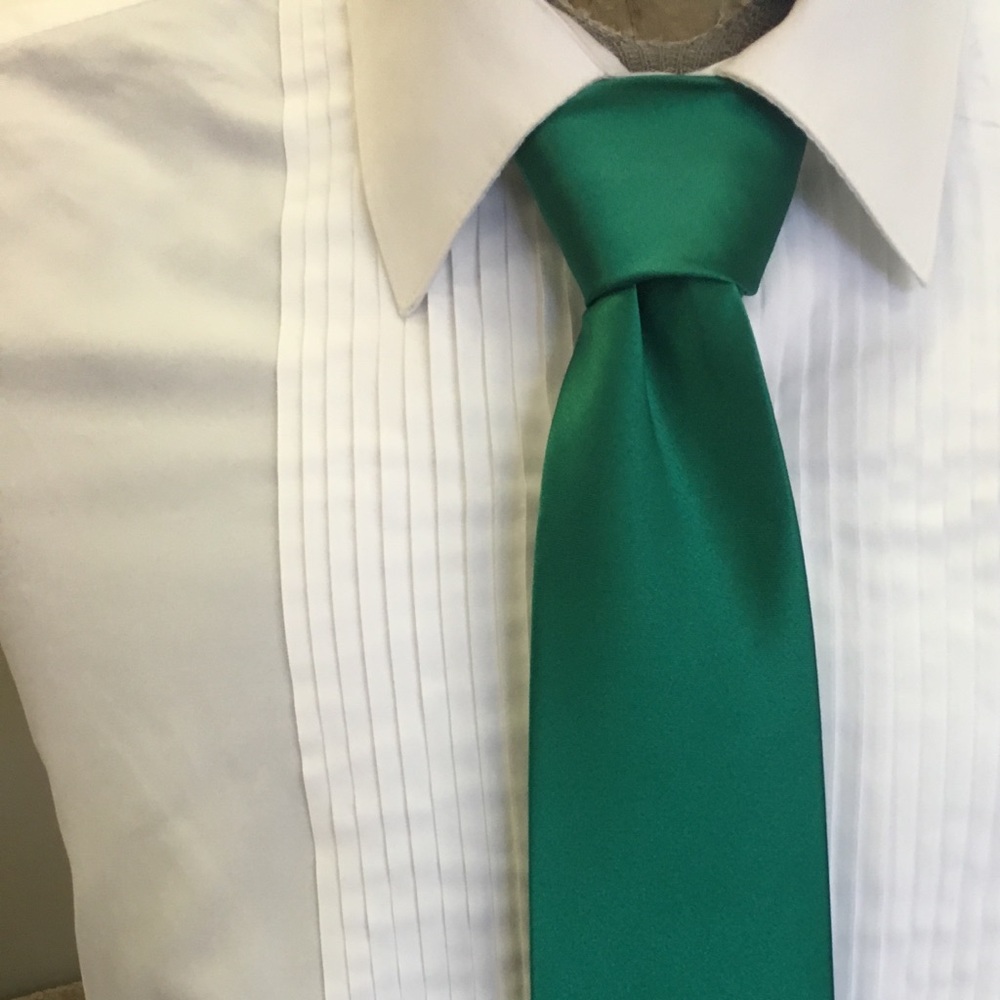 Men’s kelly green necktie